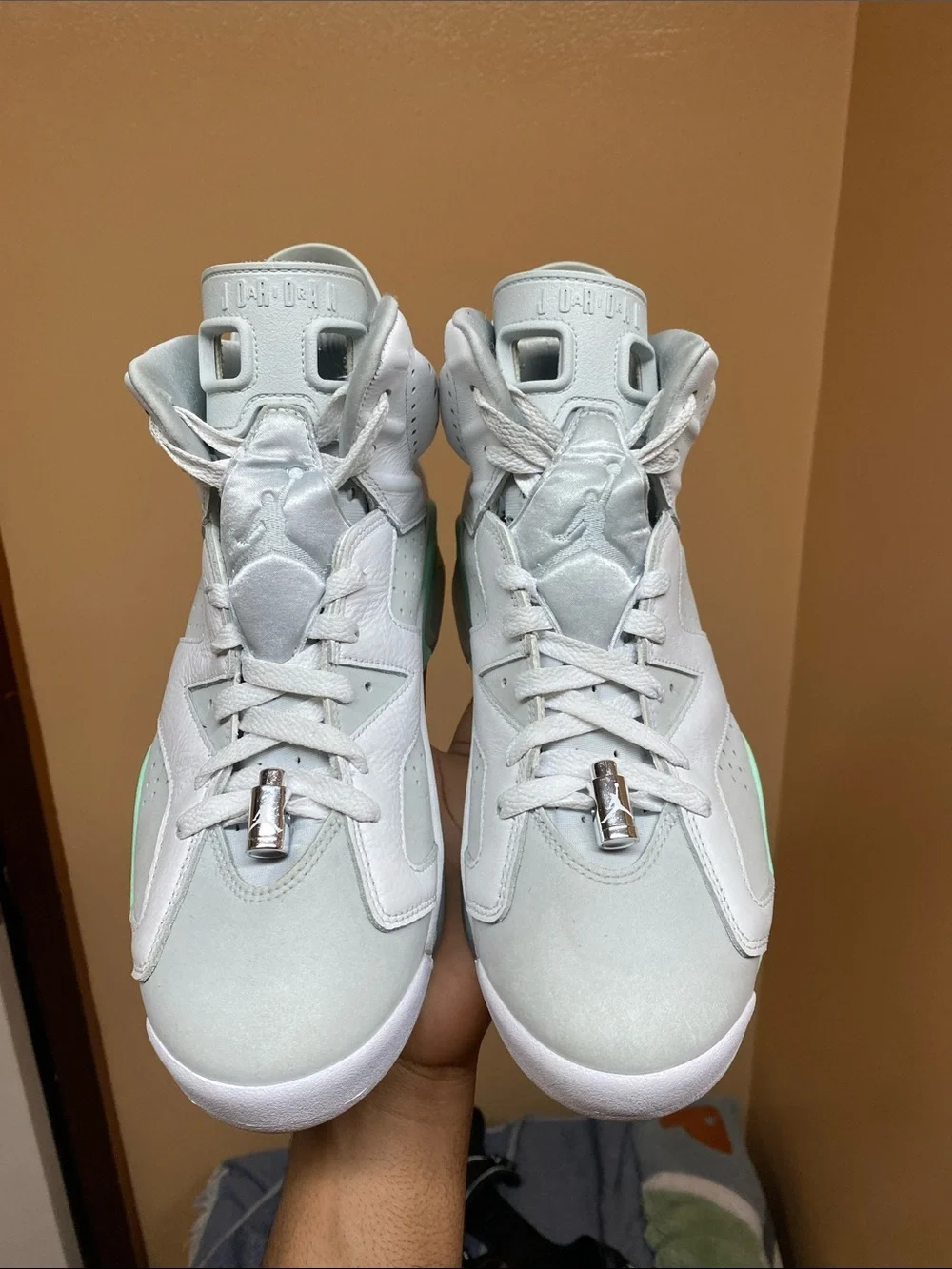 2022 Air Jordan 6 Retro Mint Foam Size 11 Women’s Size 9.5 Men’s DQ4914-103